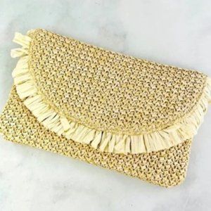 Beachly NWOT Clutch
